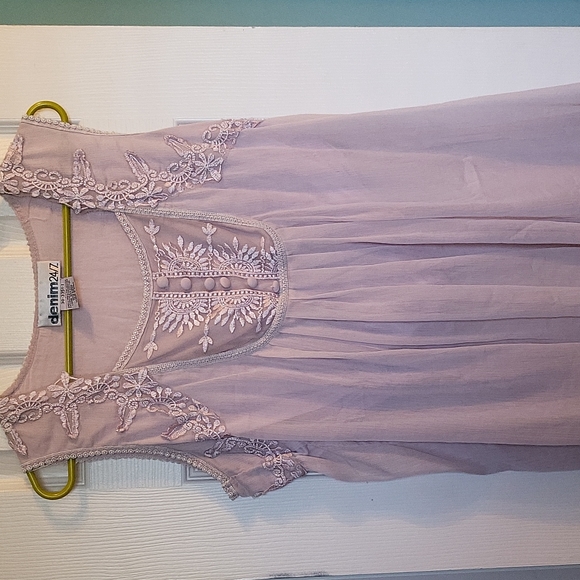 Tops - Pink sleeveless blouse